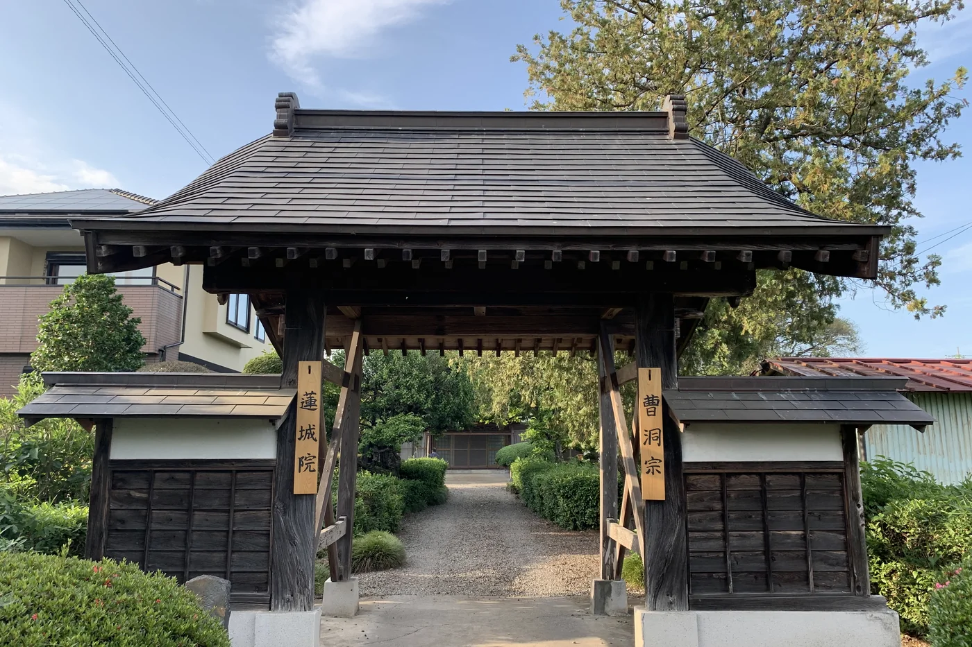 蓮城院の山門